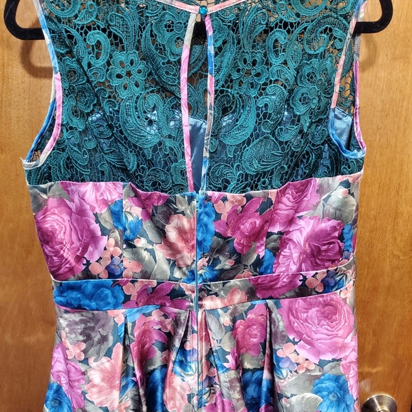 Gorgeous Floral Lace 2X Dress - Picture 5 of 6